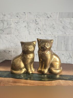 Vintage Pair of Mid Century Brass Sitting Cats, Bookends